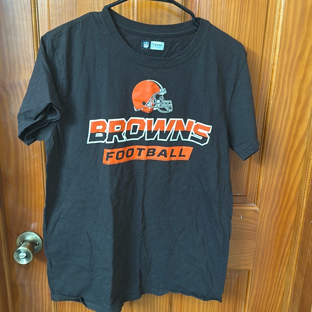 NFL team apparel Cleveland Browns football short sleeve shirt. Women’s size M